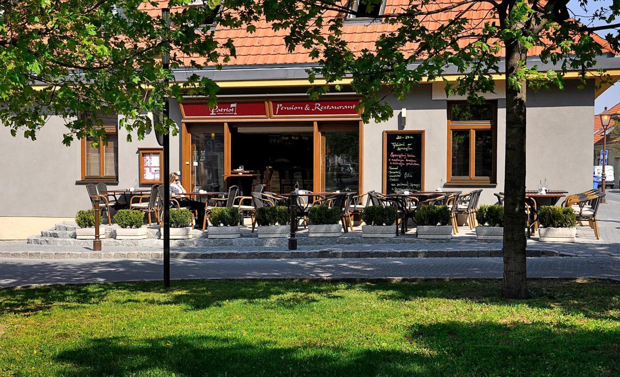 Pension & Restaurant Patriot Trnava Bed & Breakfast Bagian luar foto